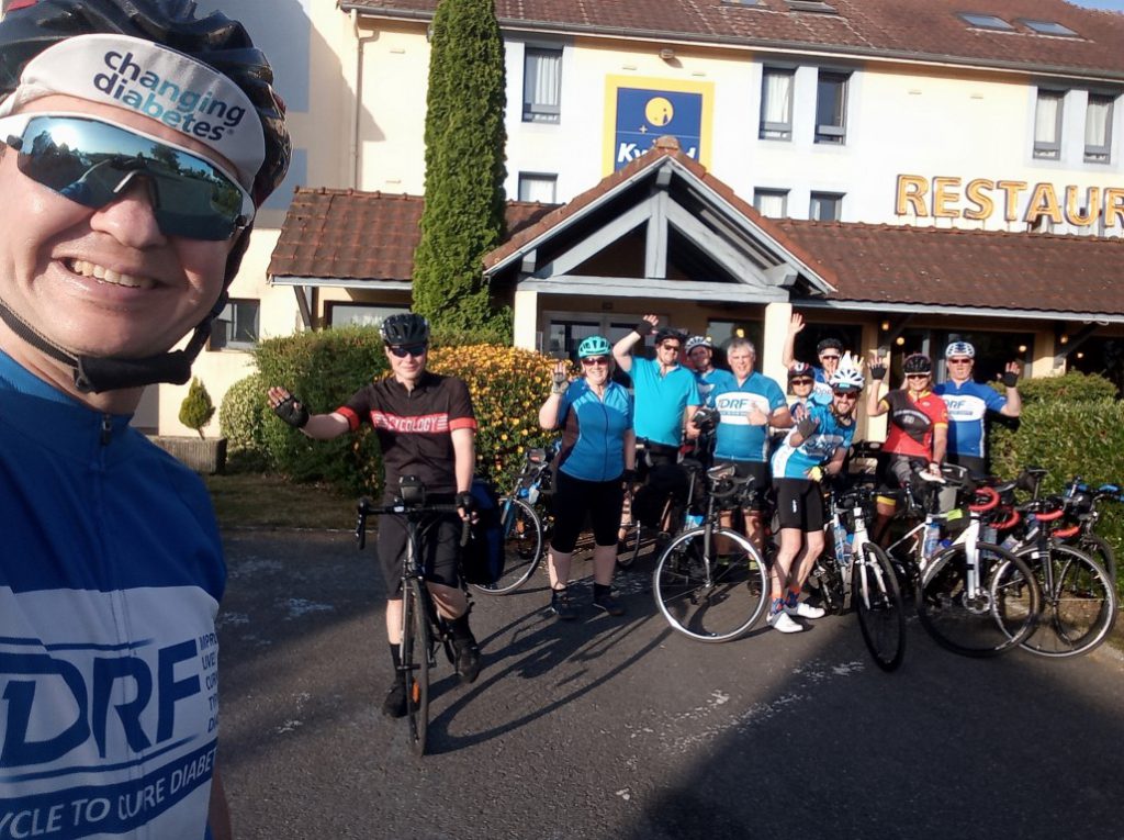 Team in front of the Kyriad Beauvais